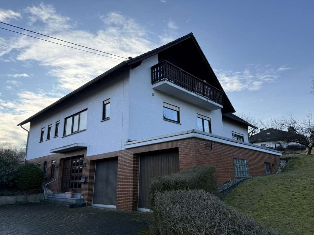 Immobilie in Steimel - Ansprechendes Einfamilienhaus mit außergewöhnlichem Raumangebot in ruhiger Ortsrandlage - Bild 1