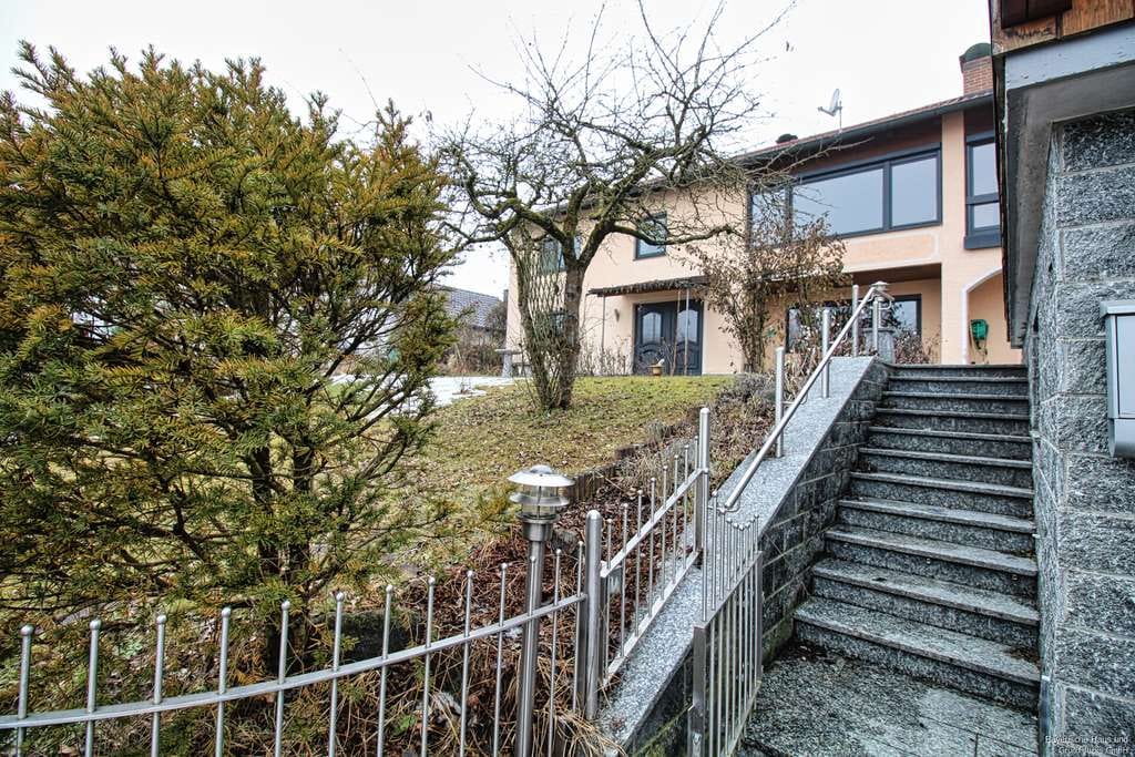 Immobilie in Winzer - Schönes Zweifamilienhaus mit Garten - familienfreundlich & vielseitig! - Bild 4