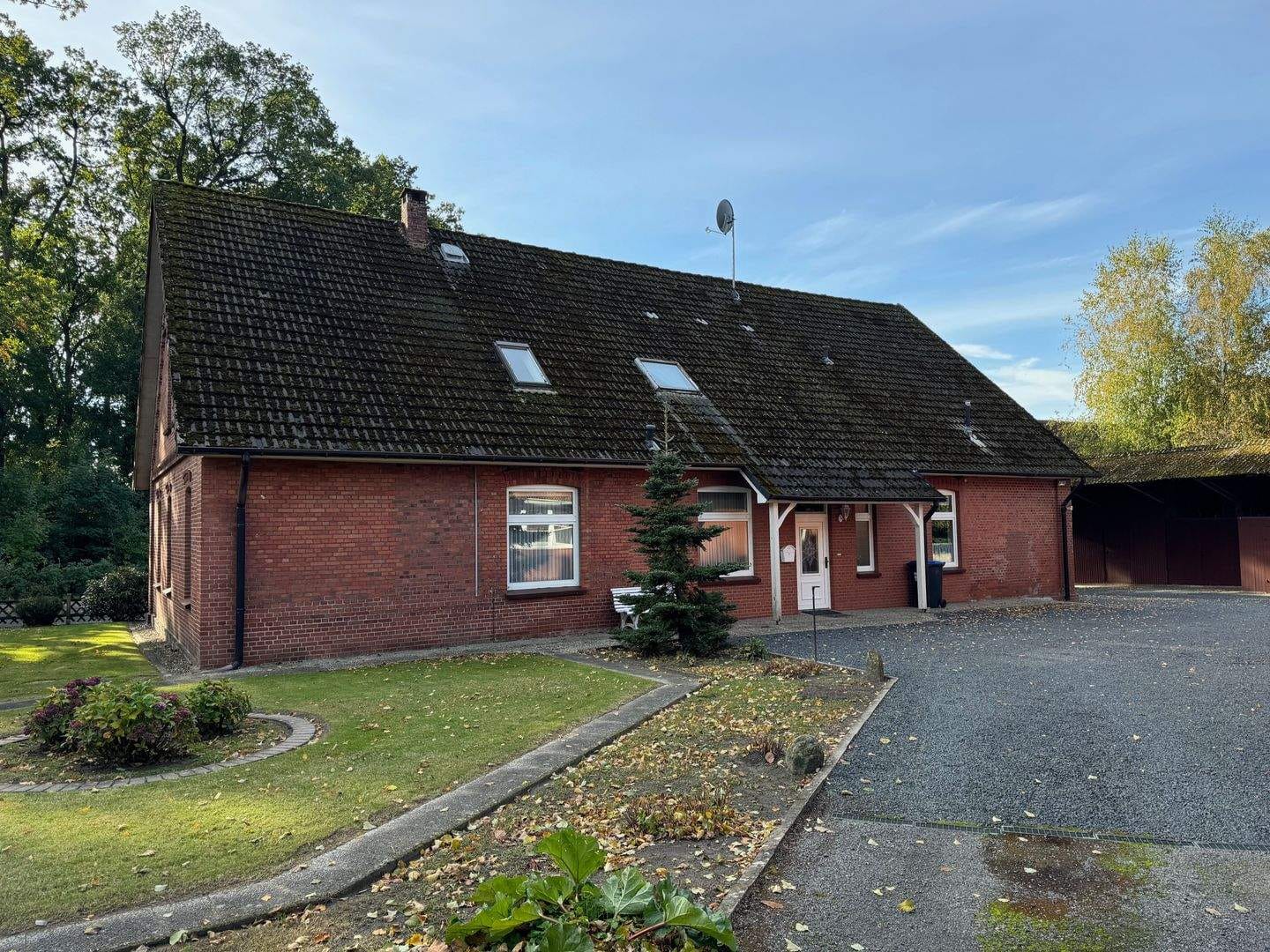 Immobilie in Bremervörde - Historisches Wohnhaus mit Nebengebäude und Garage - Bild 1