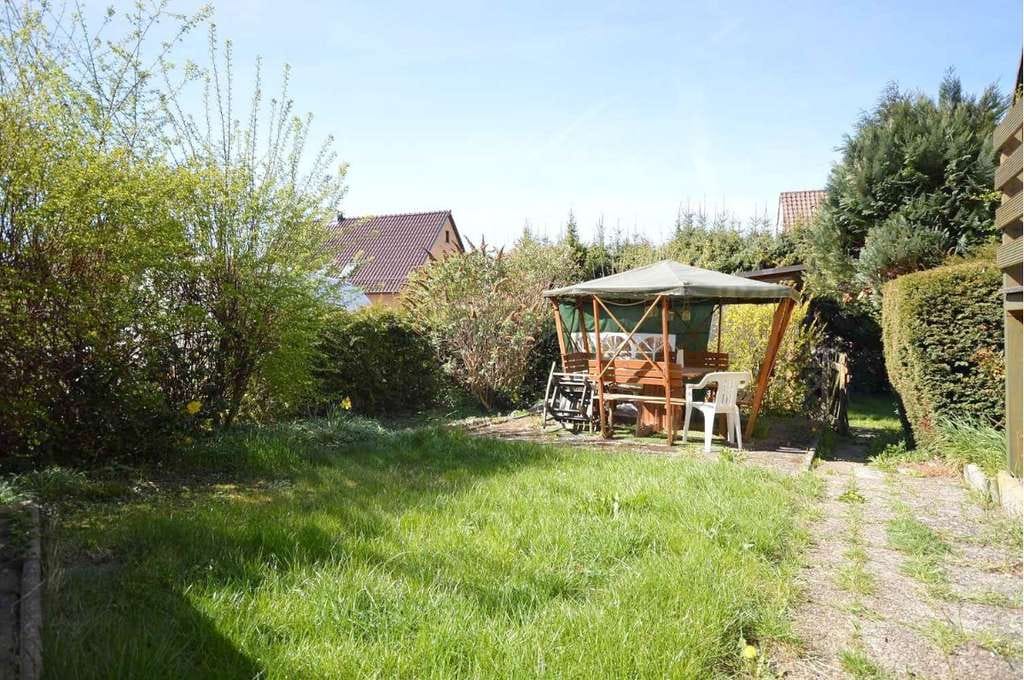 Immobilie in Börßum - Mit Garten! Großzügige Hochparterre-Wohnung zum Modernisieren mit eigenem Gartenanteil. - Bild 1