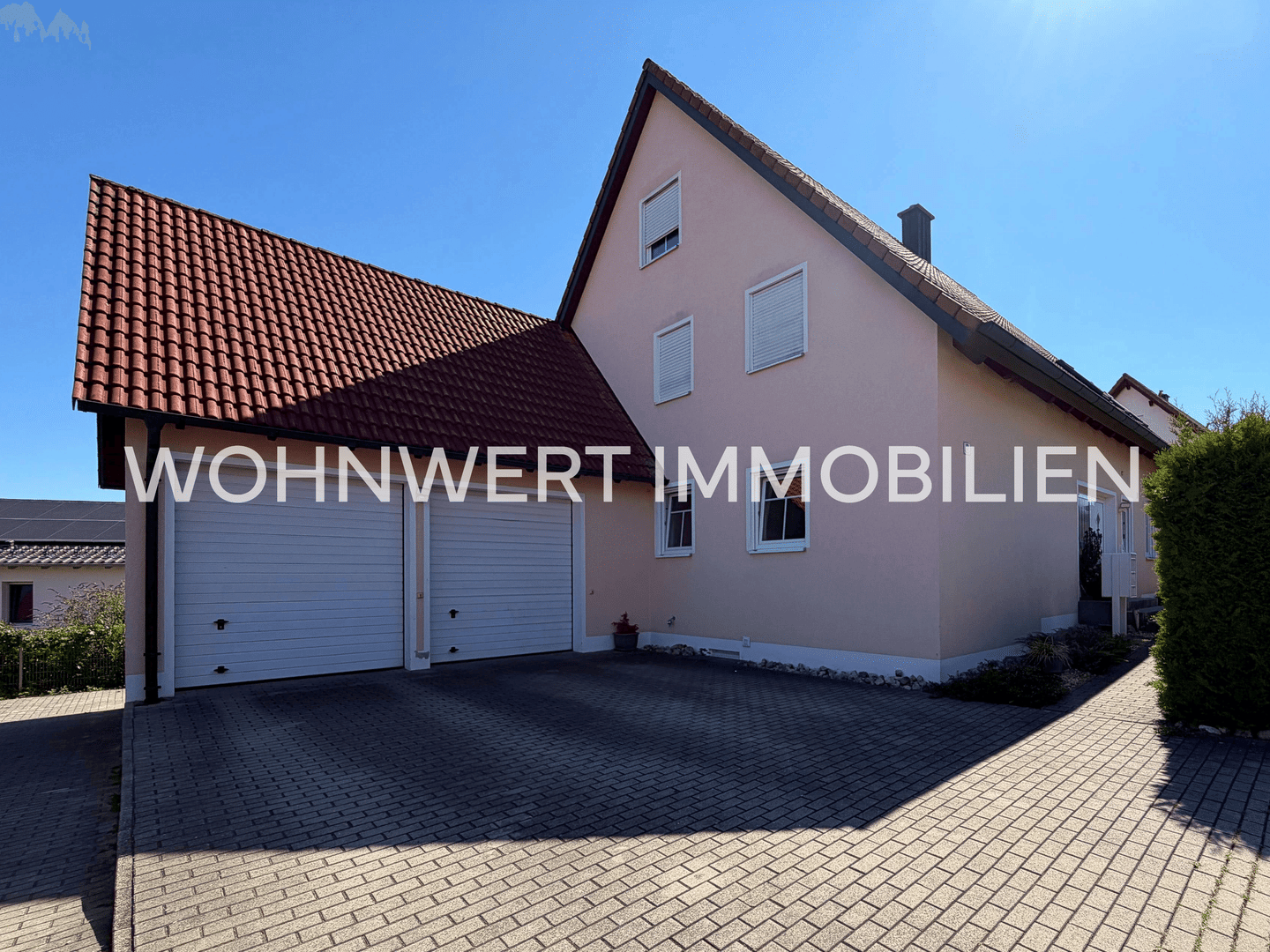 Immobilie in Illschwang - Teilvermietetes, modernes Mehrfamilienhaus in ruhiger Wohnlage von Illschwang! - Bild 0
