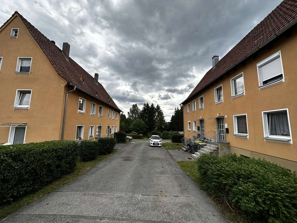 Immobilie in Neustadt bei Coburg - *Provisionsfrei* Neustadt bei Coburg,  2 Wohnungen zur Selbstnutzung + Ausbaureserve - Bild 1