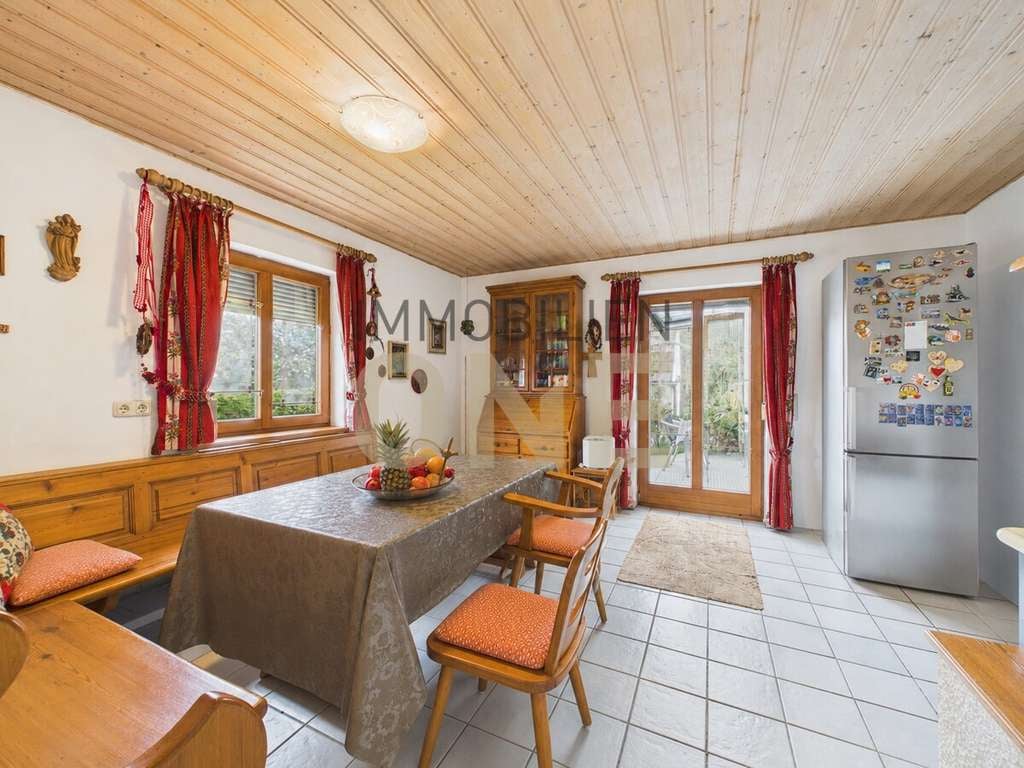 Immobilie in Abensberg - Charmantes Einfamilienhaus mit Garten, Garage und Carport - Bild 3