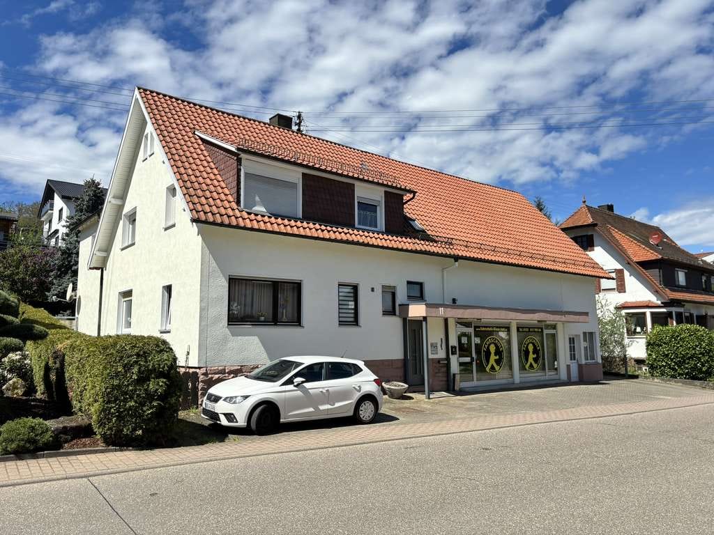 Immobilie in Neuenbürg - Familienfreundliches Mehrfamilienhaus mit Gartenidylle -  Ihr neues Zuhause wartet! - Bild 0