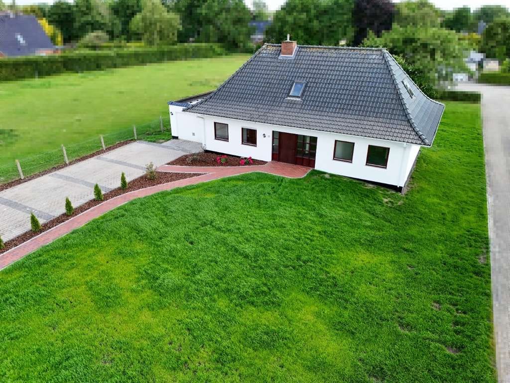 Immobilie in Geestland - Einfamilienhaus (Nordhaus-Fertighaus) mit Terrasse und Garage im schönen Sievern - Bild 0