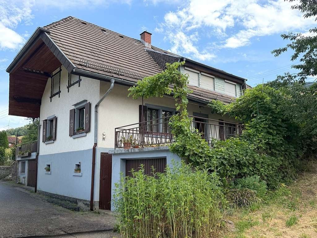 Immobilie in Elzach - Renovierungsbedürftiges Wohnhaus mit großem Grundstück und viel Potenzial - Bild 1