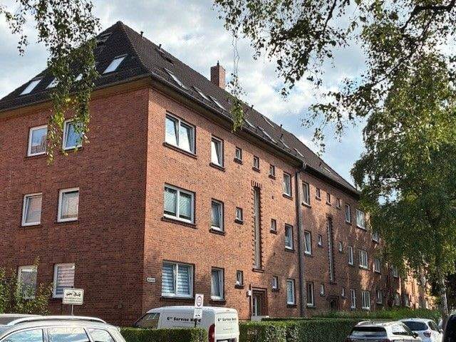 Immobilie in Lambrechtshagen -  solides Mehrfamilienhaus mit 8 WE, ca. 464 m² Grundstück und Garage - Bild 0