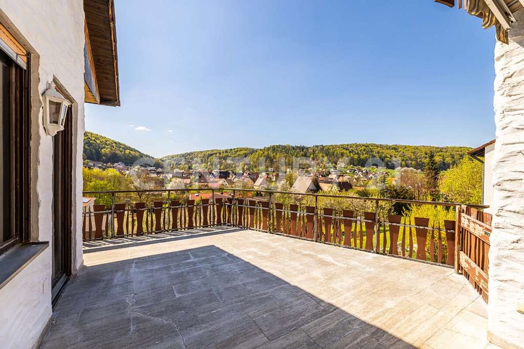 Immobilie in Happurg - Stilvolles Architektenhaus mit herrlichem Blick ins Tal und Einliegerwohnung - Bild 3