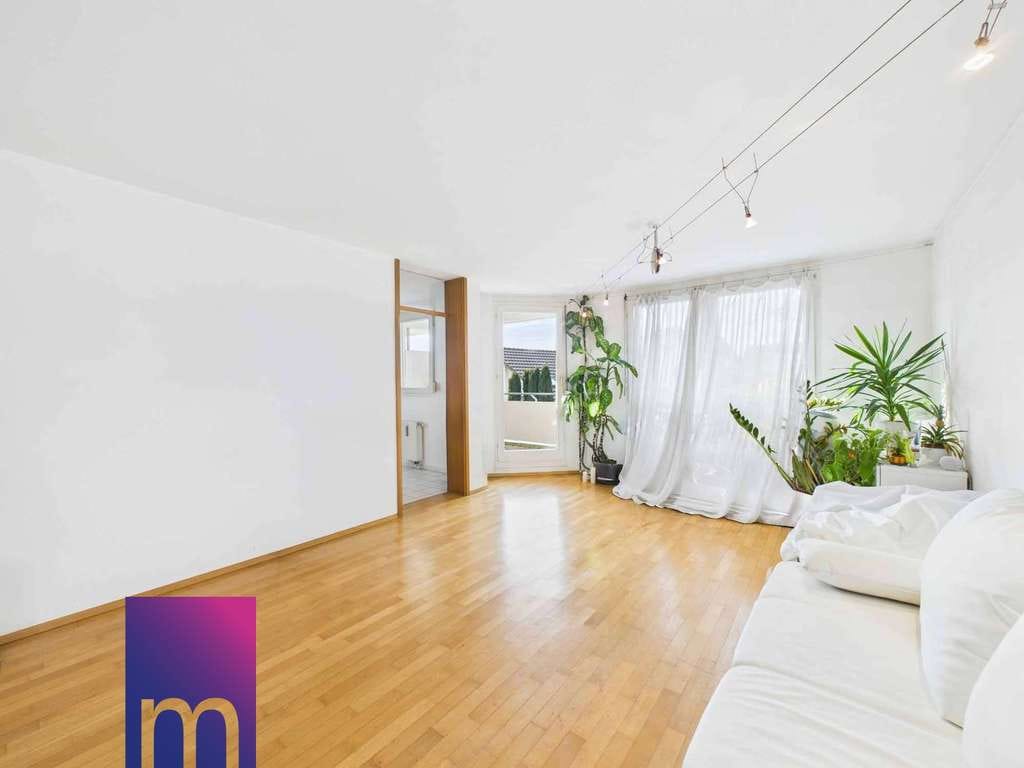 Immobilie in Denkendorf - Offenes Wohnkonzept mit Erker, Parkett und West-Balkon – Helle 3,5-Zi.-Wohnung in Denkendorf - Bild 1