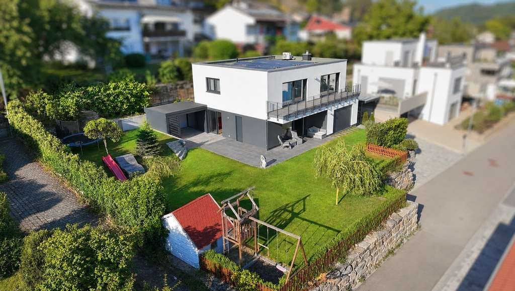 Immobilie in Untermünkheim - Modernes Familienhaus mit Aussicht - Schule, Kindergarten und Einkauf fußläufig - Bild 0