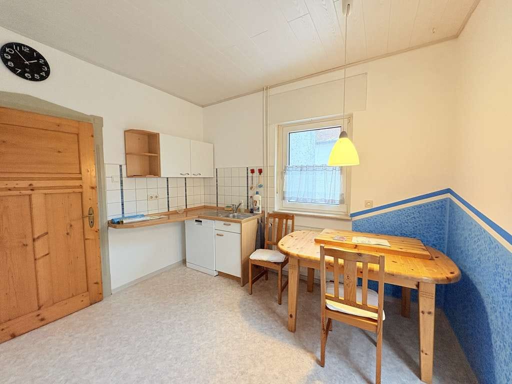Immobilie in Kirchhain - Raum für Wohnen und Hobby: Einfamilienhaus mit Scheune und Werkstatt - Bild 2