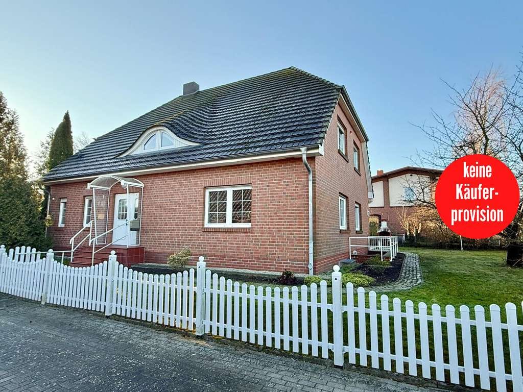 Immobilie in Neverin - HORN IMMOBILIEN++ 2 km bis Neubrandenburg, großes Einfamilienhaus mit vielen Extras - Einliegerwohnu - Bild 0