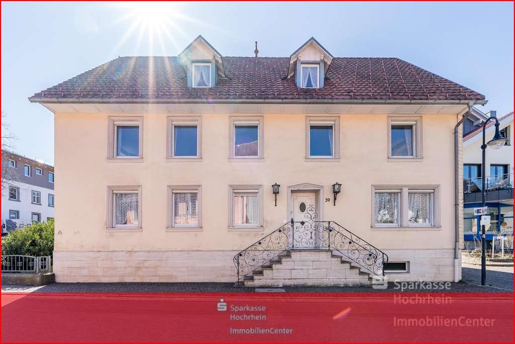 Immobilie in Görwihl - Ein-/Zweifamilienhaus mit Villencharakter und pflegeleichter Außenanlage - Bild 0