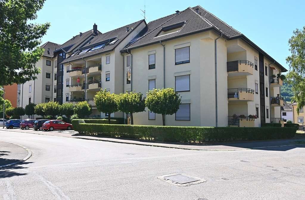 Immobilie in Waldkirch - Vermietete 3-Zimmer-Eigentumswohnung in Top-Lage mit herrlichem Ausblick - Bild 0
