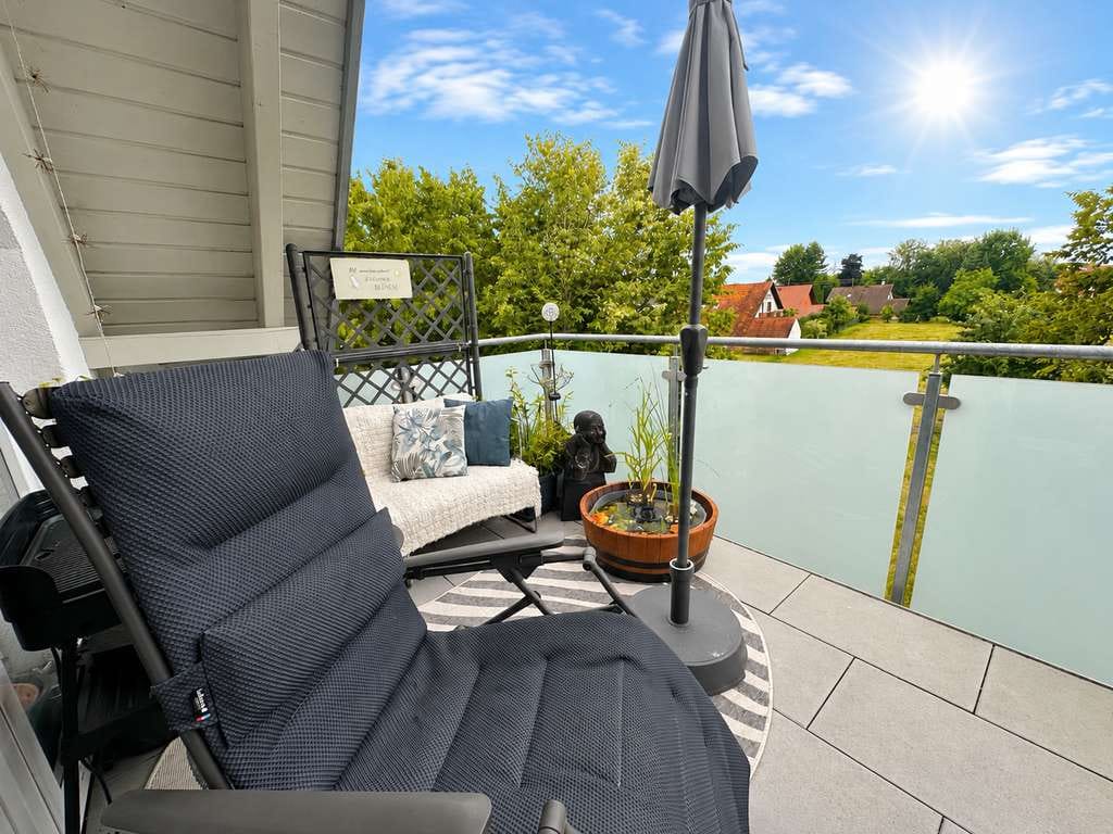 Immobilie in Ellgau - Exklusive und hochwertig ausgestattete 3 ZKB mit gr. Balkon, EBK und Garage! KFW 40 Plus - Bild 1