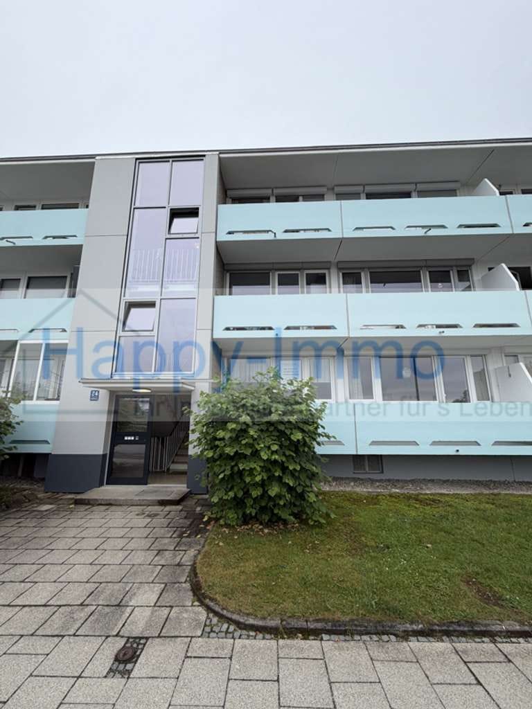 Immobilie in Haar - bezugsfreie, renovierungsbedürftige 2 Zimmerwohnung im Hochparterre in Haar nebst TG Einzelplatz - Bild 2