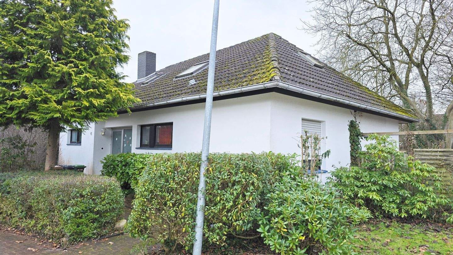 Immobilie in Bad Essen - !! VERKAUFT !!  BUNGALOW MIT EIGENTUMSGRUNDSTÜCK UND 2 GARAGEN! Modernisierungsbedürftig, aber mit solider Substanz - Bild 2