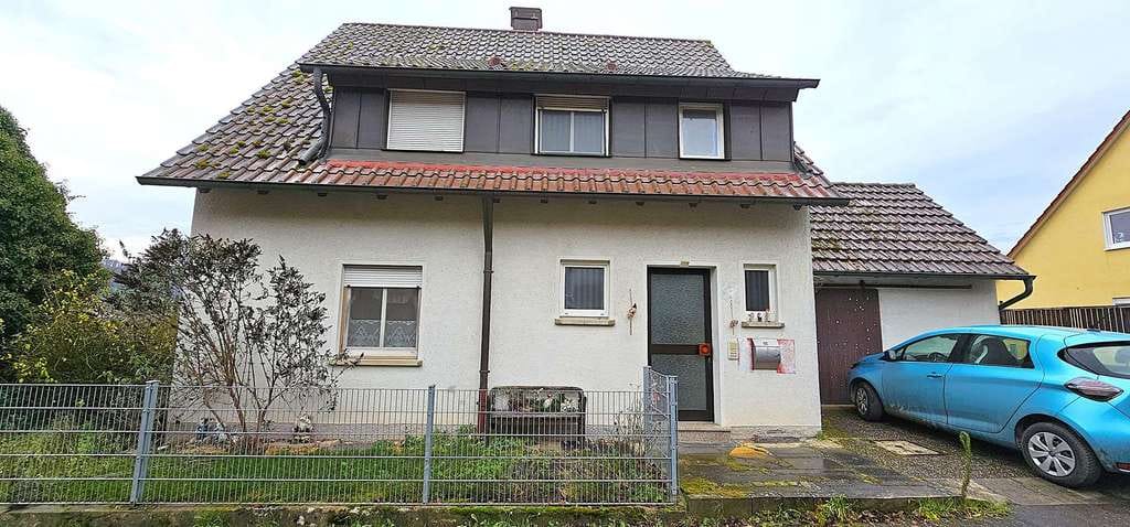 Immobilie in Sachsenheim - Großzügiges 1–2 Familienhaus mit herrlicher Aussicht in Ochsenbach - Bild 1
