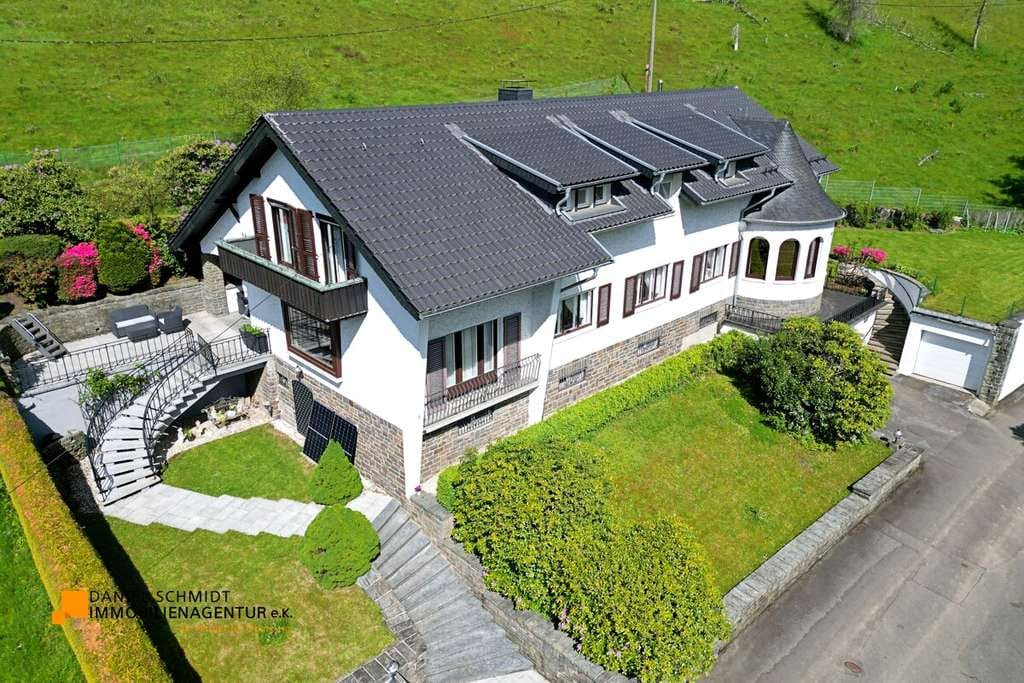 Immobilie in Marienheide - Stilvolle und moderne Villa in großzügiger Alleinlage-Atmosphäre von Marienheide - Bild 1