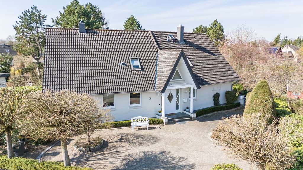 Immobilie in Wulfsen - Exklusives Architektenhaus mit Einliegerwohnung
﻿und parkähnlichem Grundstück - Bild 2