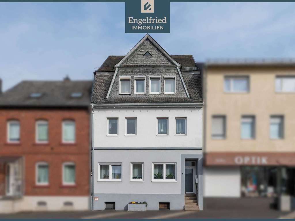 Immobilie in Kastellaun - Kernsaniertes Dreifamilienhaus mit Charakter, drei Stellplätzen und soliden Mieteinnahmen - Bild 0