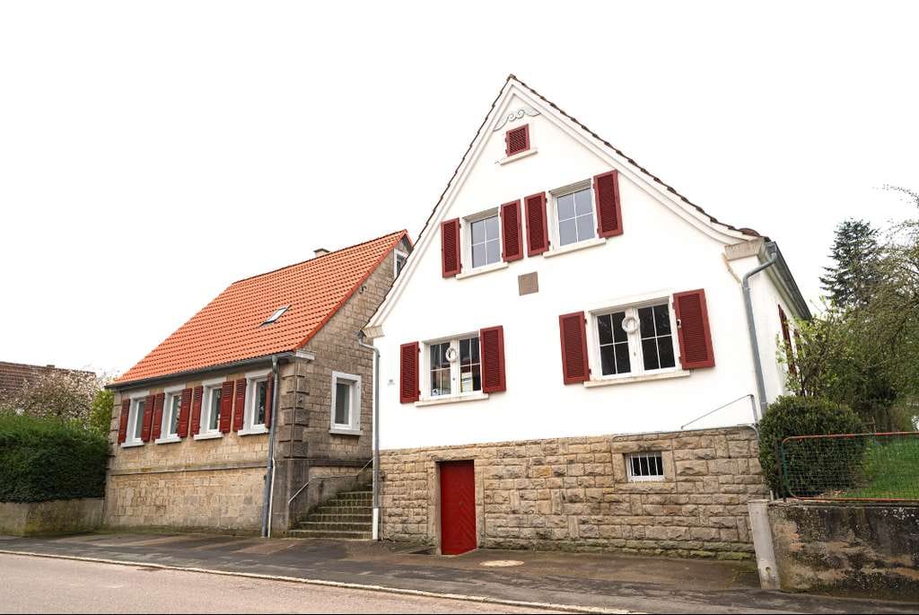 Immobilie in Creglingen - Mehrgenerationenanwesen mit Pferdehaltung – zwei Wohnhäuser in naturnaher Lage - Bild 0