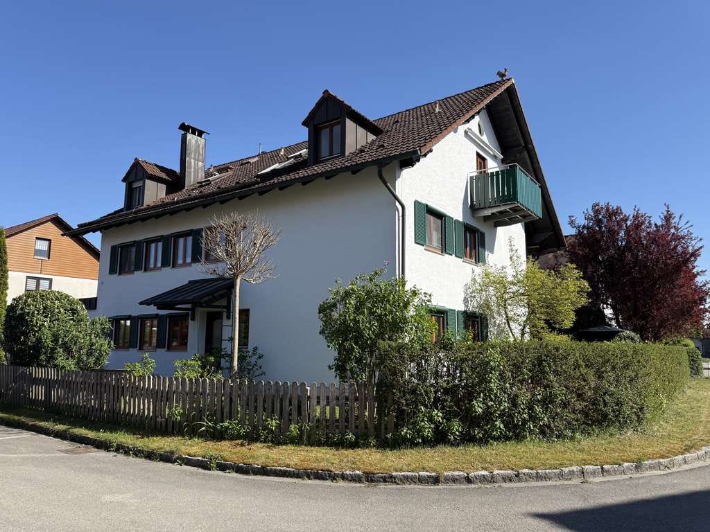 Immobilie in Langenpreising - MH Immobilien - top gepflegtes Dreifamilienhaus auf prächtigem Eckgrundstück - Bild 0
