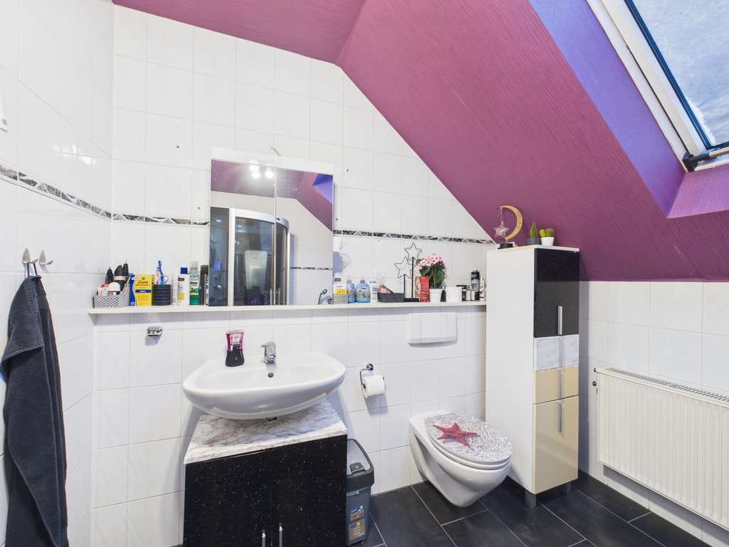 Immobilie in Molzhain - Charmantes Fachwerkhaus mit modernem Komfort! Gemütlich wohnen in Molzhain - Bild 4