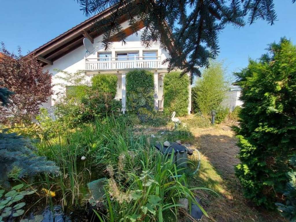 Immobilie in Erlensee - ERLENSEE: Wohnhaus mit 2 Wohneinheiten und vielen Modernisierungen, Kamin, Doppelgarage und Carport! - Bild 0
