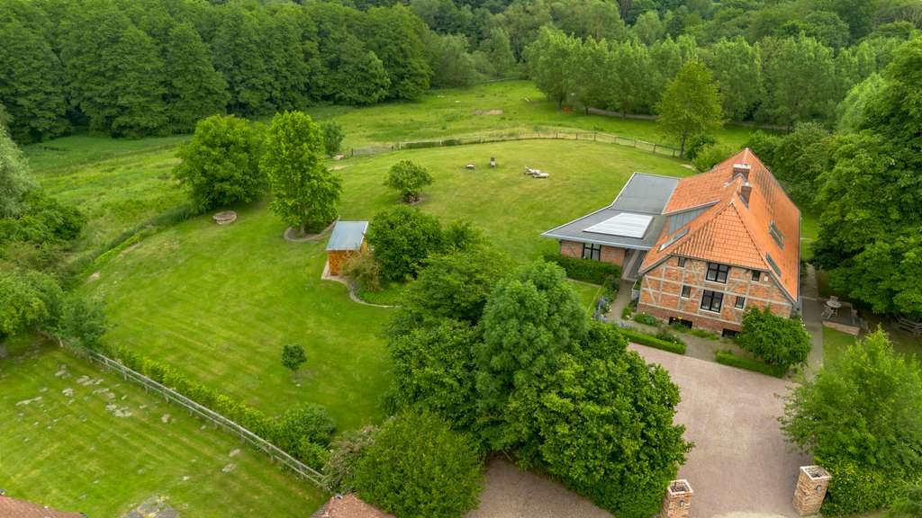 Immobilie in Panten - Exklusiver Landsitz mit Weitblick auf 2 Hektar Eigenland mit Wintergarten, Spa-Bereich und Baupot... - Bild 1