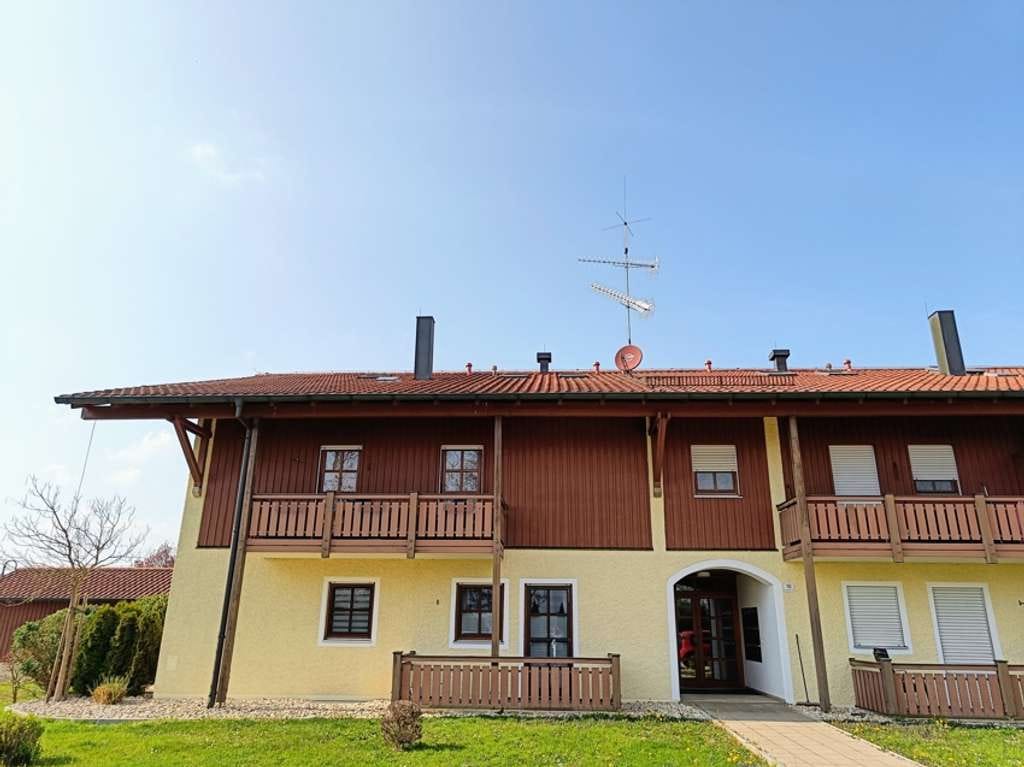 Immobilie in Kirchham - Schöne 2-Zimmer-Wohnung mit 2 Balkonen und Tiefgaragenstellplatz in Kirchham zu verkaufen - Bild 2
