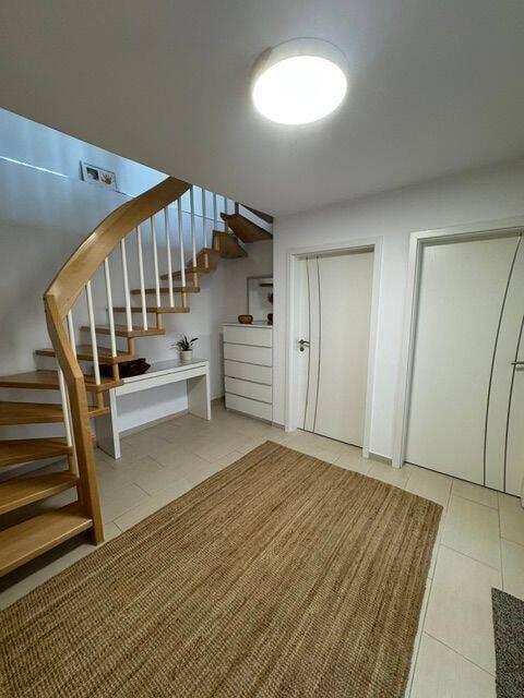 Immobilie in Estenfeld - Moderne DHH mit Wärmepumpe, Kamin, Fußbodenheizung  und top Ausstattung - Bild 1