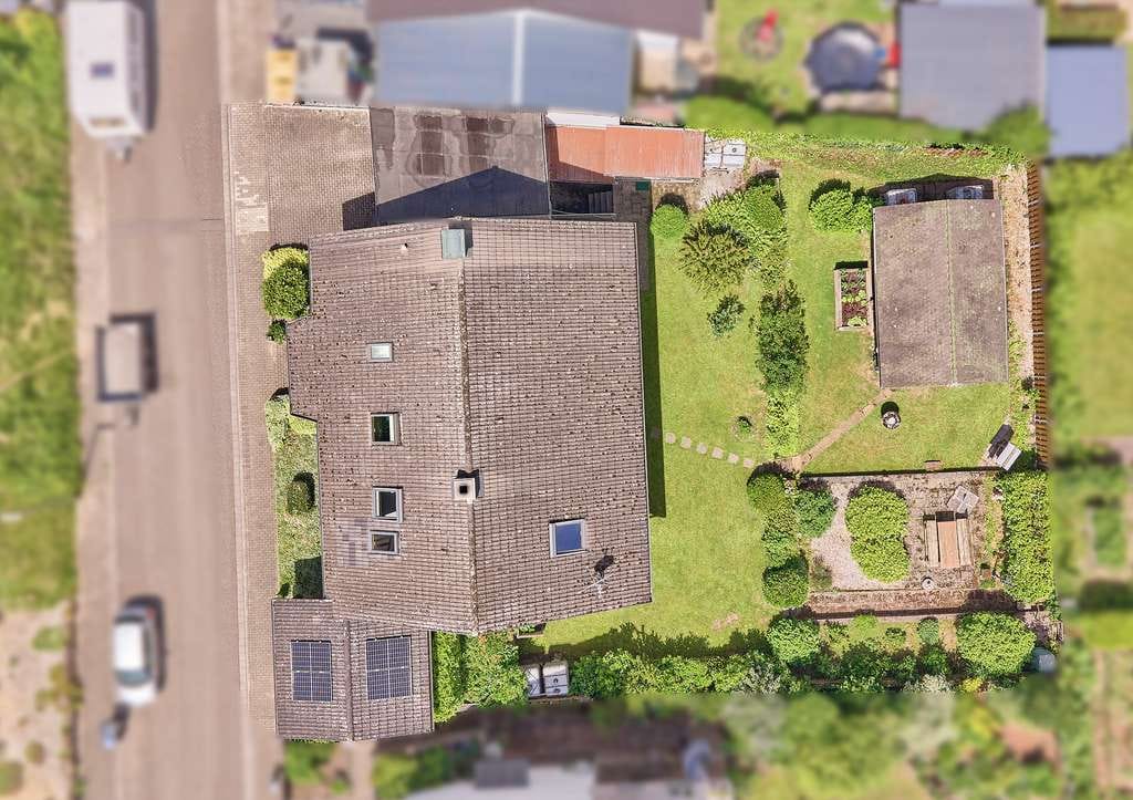 Immobilie in Annweiler am Trifels - ++ Freistehendes Einfamilienhaus mit Garage, Carport, Terrasse & Garten und tollem Trifelsblick ! ++ - Bild 4