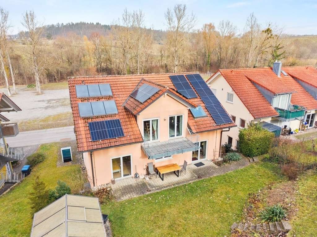 Immobilie in Hagnau am Bodensee - Platz zum Wohnen und Arbeiten - 
Zweifamilienhaus mit Gewerbefläche - Bild 1