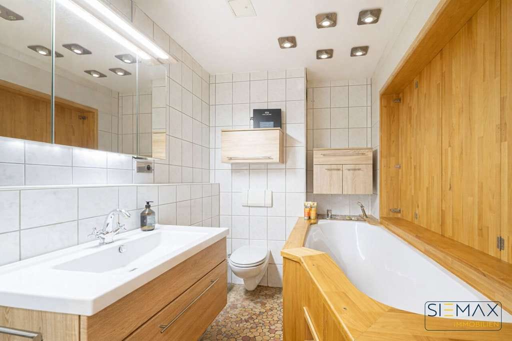 Immobilie in Wartenberg - Stilvolles Wohnen auf zwei Ebenen - charmante Maisonette mit Balkon & Garten - Bezugsfrei - Bild 3