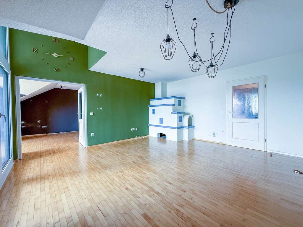 Immobilie in Altötting - Lichtdurchflutete 5-Zi-Wohnung m. 2 Bäder, Balkon u. EBK – Viel Potential zur Selbstgestaltung - Bild 3