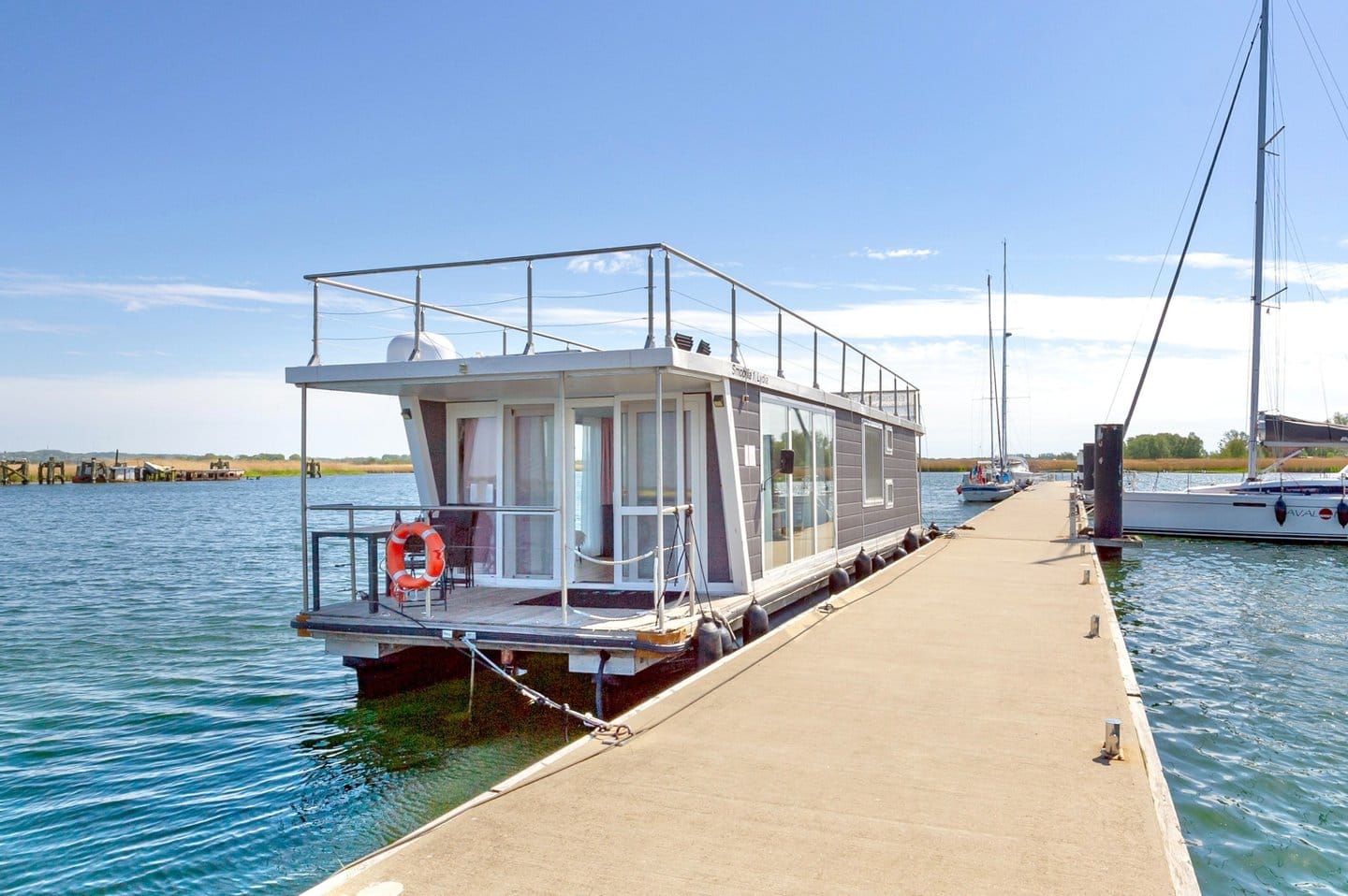 Immobilie in Göhren - Wohnen auf dem Wasser: Hausboot mit Sauna und Dachterrasse - Bild 0