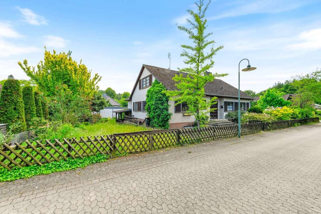 Immobilie in Bienenbüttel - Raum für Visionen: Großzügiges Einfamilienhaus mit Ausbaupotenzial in Bienenbüttel - Bild 0