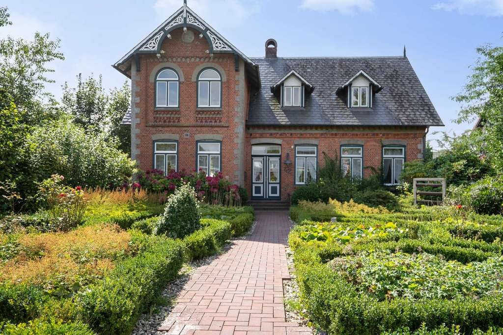 Immobilie in Ostenfeld (Husum) - Ortsprägendes Einfamilienhaus - Ihr Zuhause mit Charakter und Charme - Bild 1