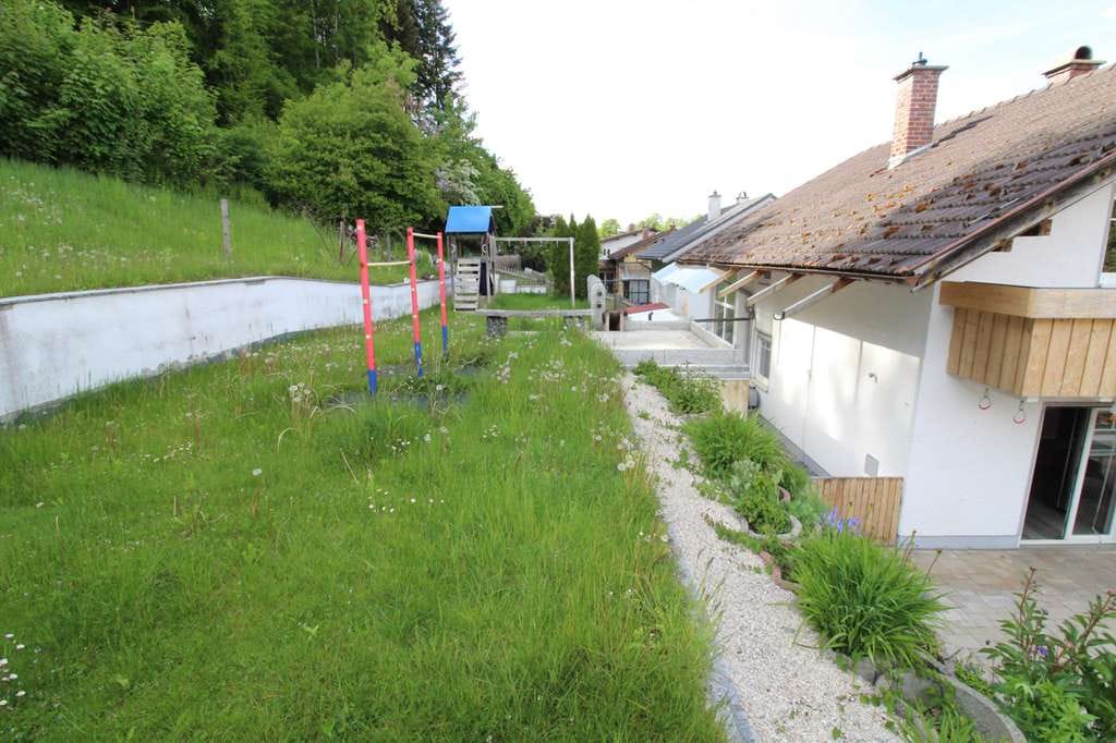 Immobilie in Marktoberdorf - Liebevoll renoviertes Einfamilien- oder Zweifamilienhaus in Marktoberdorf - Bild 2