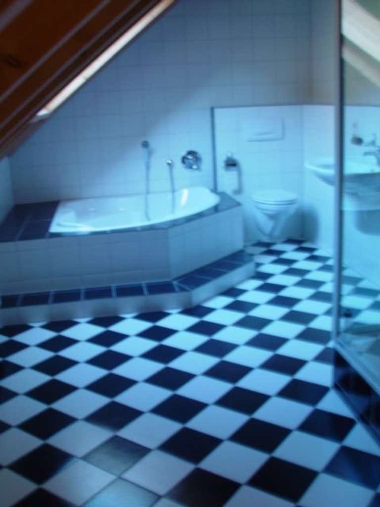 Immobilie in Aichelberg - Traumhaftes Dachgeschoss in Landhausvilla, großzügiger Gartenbereich, beeindruckende Aussichtslage - Bild 1