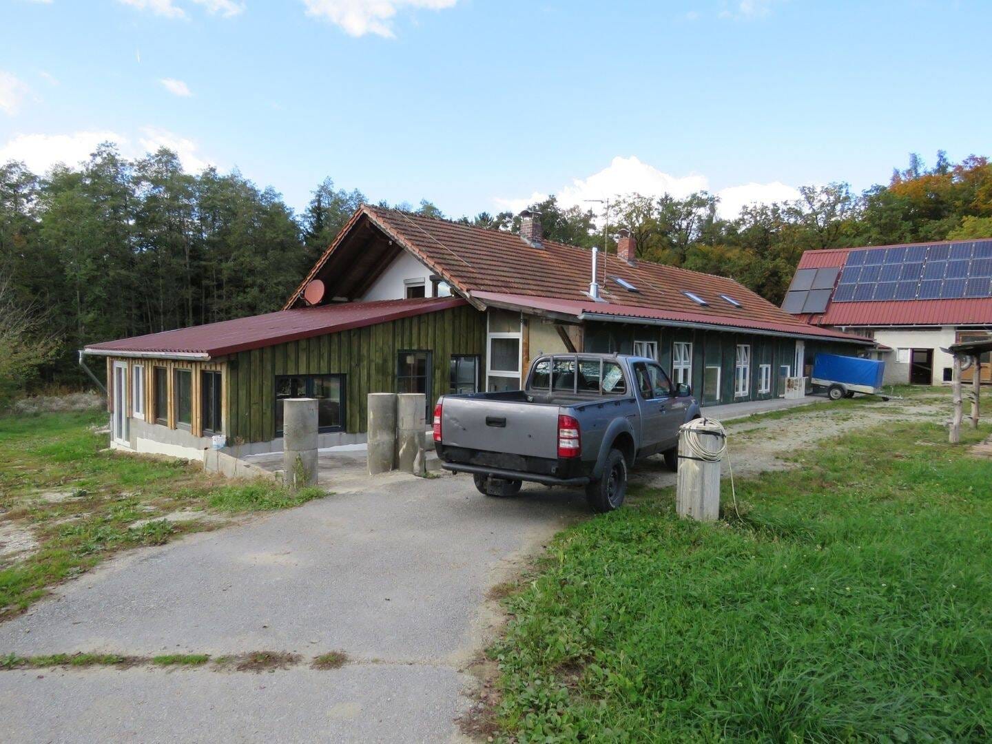 Immobilie in Hofkirchen - Anwesen mit Nebengebäuden in ALLEINLAGE mit Weitblick Nähe Vilshofen - Bild 3