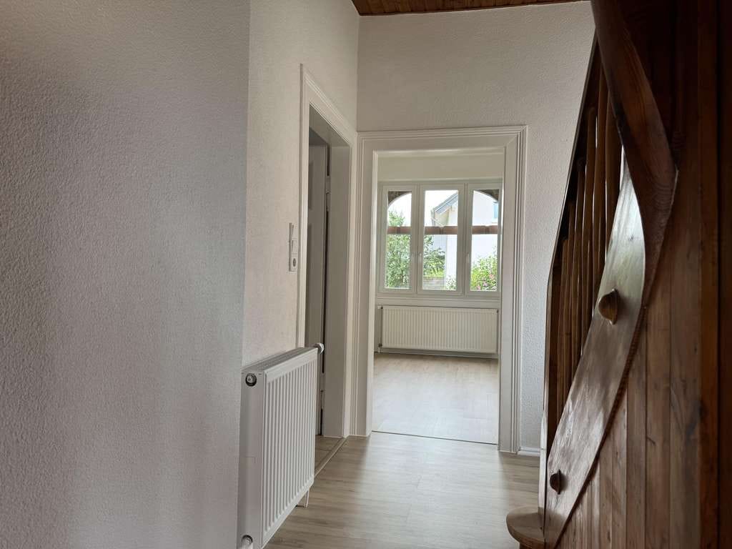Immobilie in Kirchheim an der Weinstraße - Einfamilienhaus mit Garage und Hof in ruhiger Lage - Bild 1