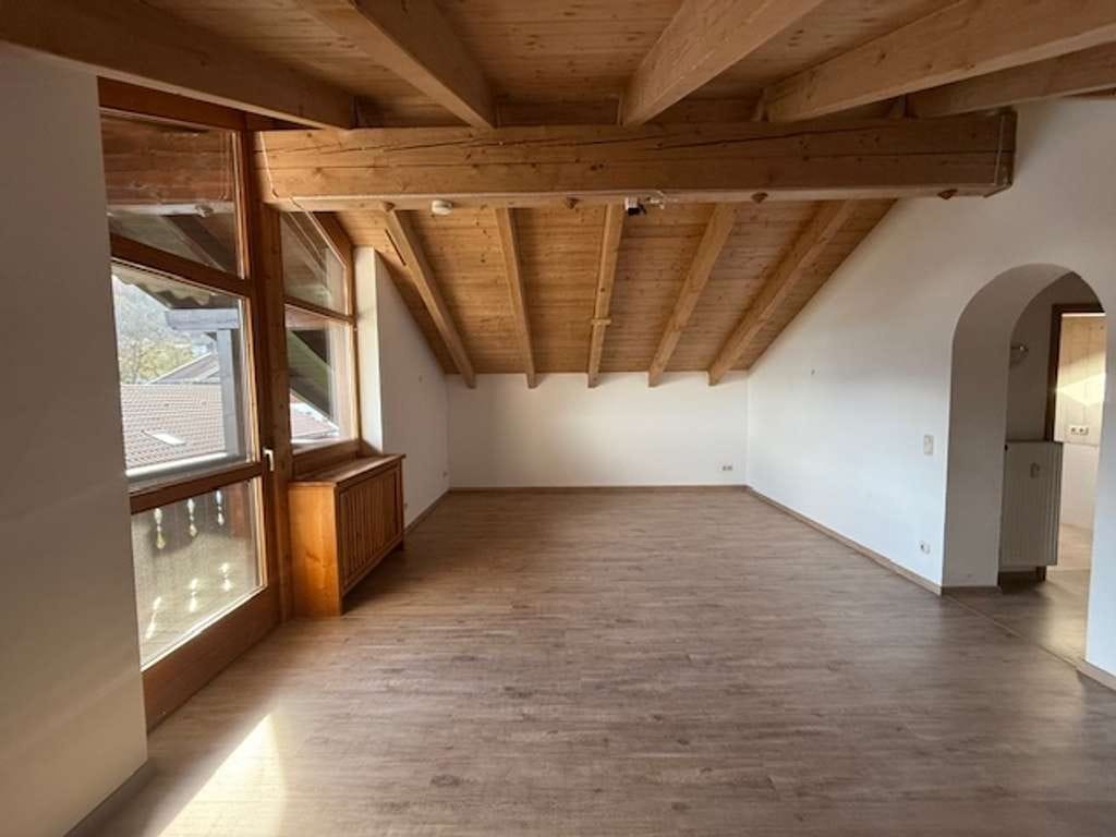 Immobilie in Anger - Großzügige und gemütliche Dachgeschosswohnung in ländlicher Wohnlage! - Bild 3