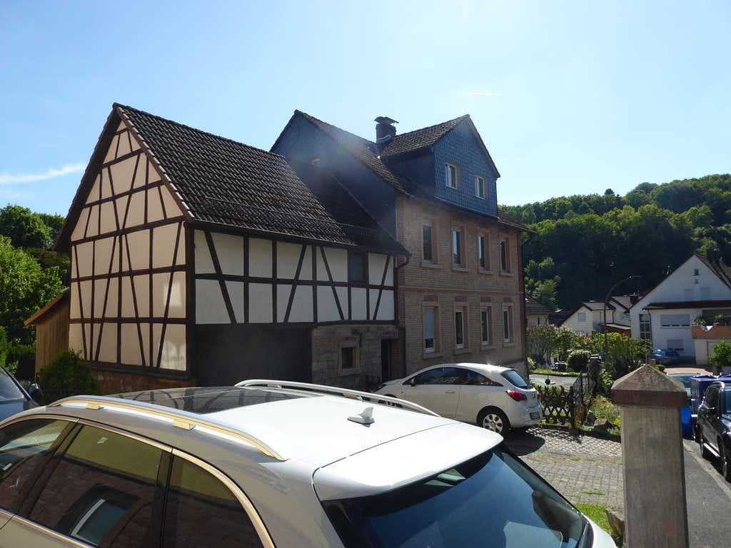 Immobilie in Heigenbrücken - Freistehendes 3 Fam. Wohnhaus mit Nebengebäude - Bild 4