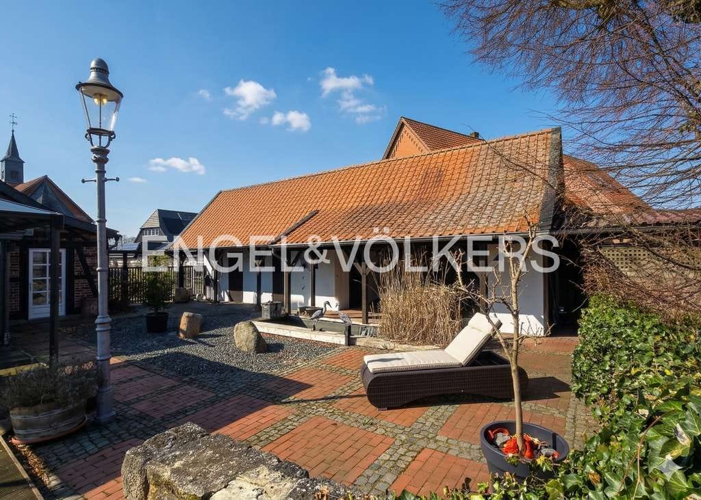Immobilie in Wendeburg - Idyllisches Fachwerkjuwel mit Pool, weitläufigem Garten und vielseitigem Nebengebäude - Bild 2