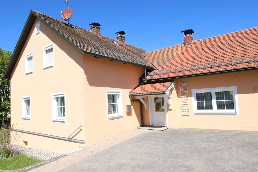 Immobilie in Wald - OH-160-26 Großzügiges Wohnhaus mit viel Potential ca. 26 km nordöstlich von Regensburg - Bild 0