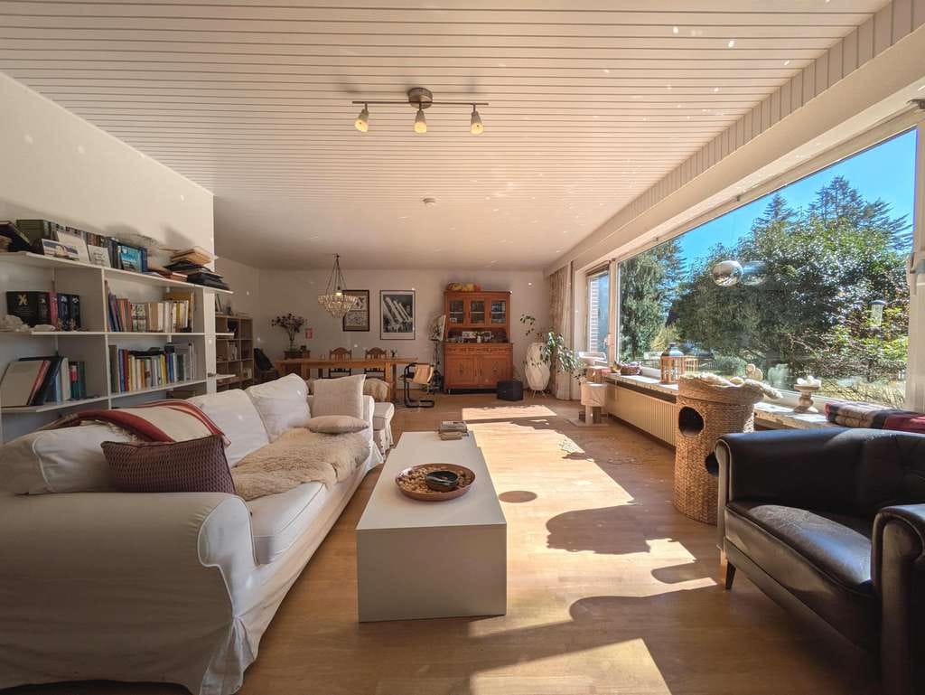 Immobilie in Sauensiek - Schick mit Knick!
Großes Einfamilienhaus mit Vollkeller auf fast 2000 m² im Grünen - Bild 1