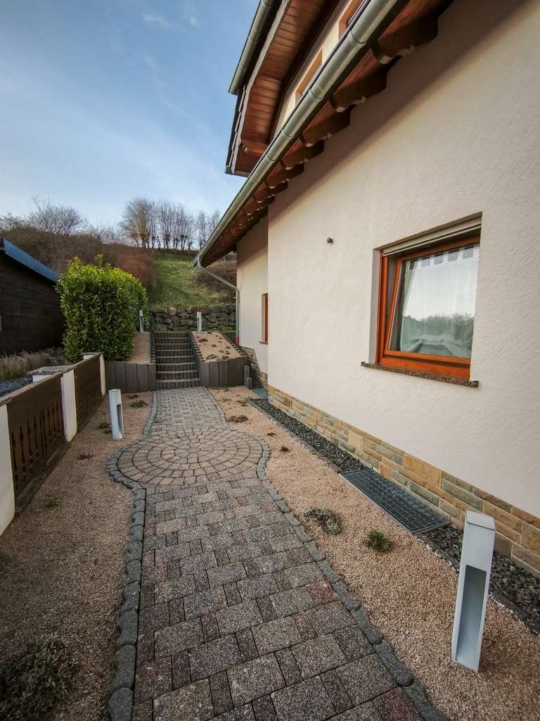 Immobilie in Üdersdorf - Großzügiges und sehr gepflegtes Zweifamilienhaus in Üdersdorf (Vulkaneifel) - Bild 2