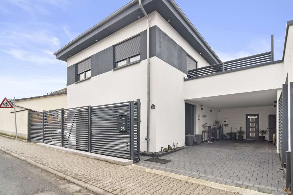 Immobilie in Zornheim - Luxus-Einfamilienhaus bei Mainz: Technik & Design auf höchstem Niveau - Bild 2